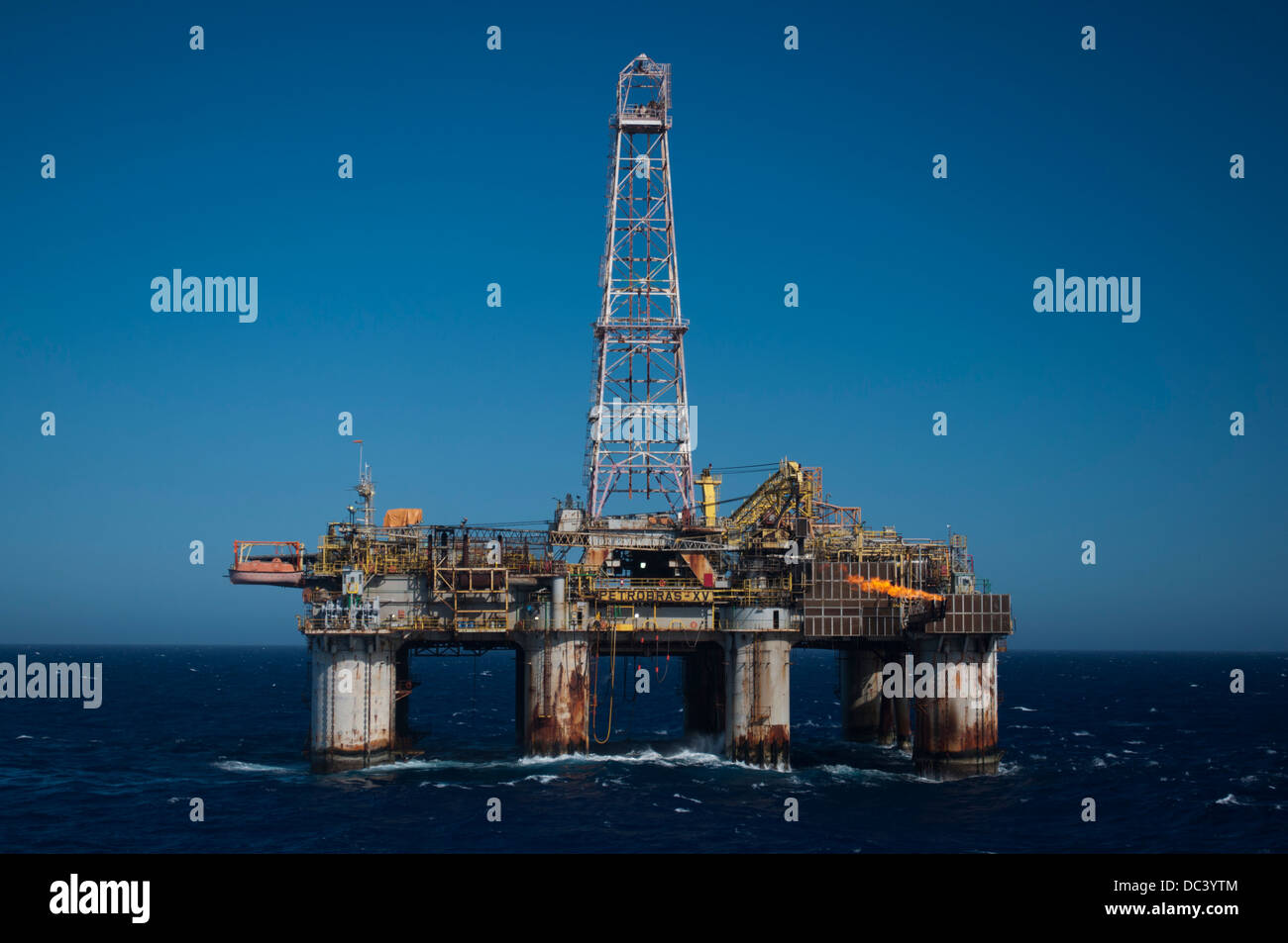 Plateforme de forage offshore XV P Rio de Janeiro, Brésil, bassin de Campos, travaillant pour Petrobras. Banque D'Images
