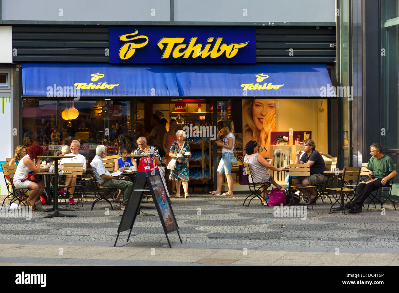 Shop Tchibo sur Kurfuerstendamm Photo Stock - Alamy