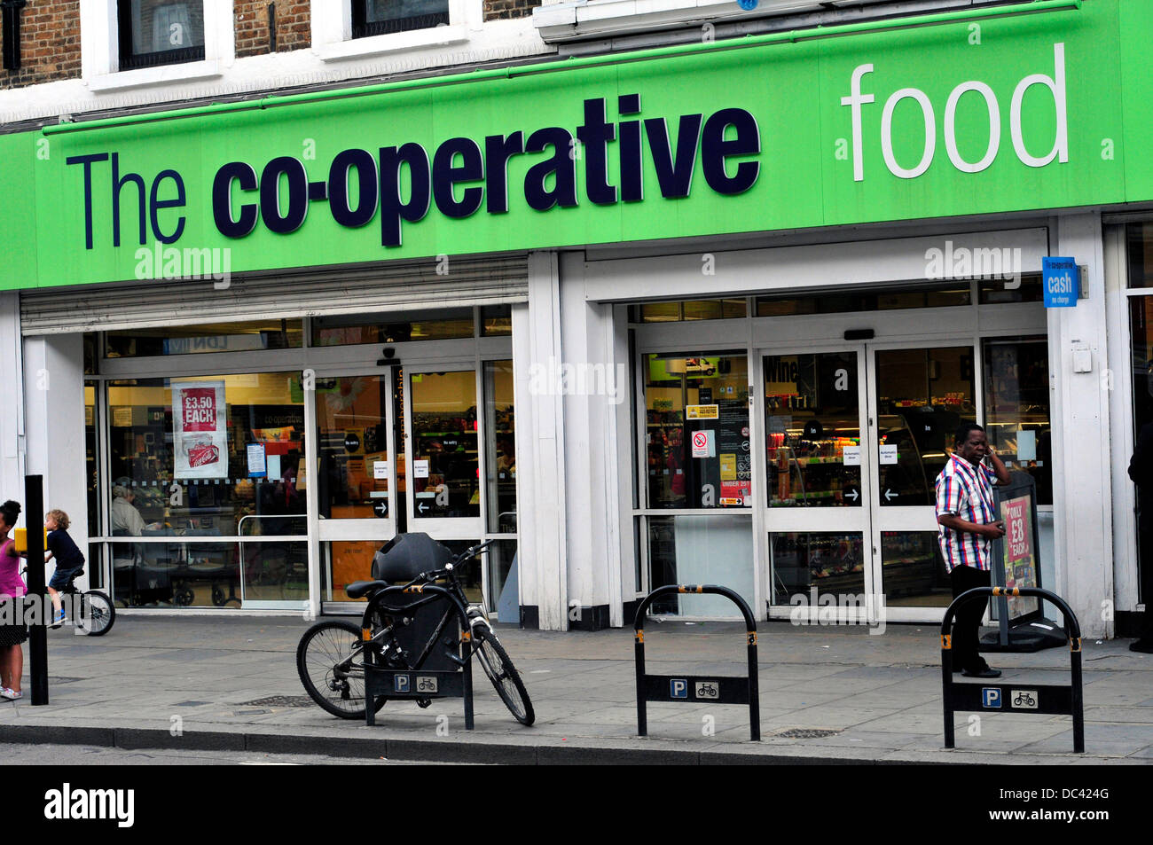 Une vue générale de la Co-operative food store dans le centre de Londres, UK Banque D'Images