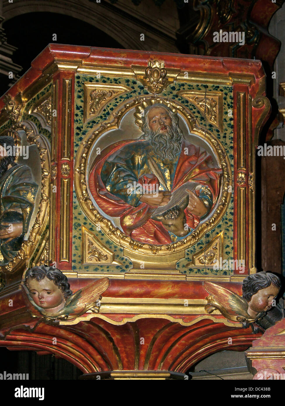 L'évangéliste Saint Luc, détail d'une chaire de l'église, Sagrario, près de la Cathédrale de Grenade, Espagne. Banque D'Images