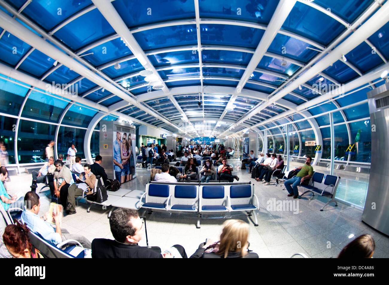 Vue à l'intérieur de la salle d'embarquement, hall salle d'attente dans l'aéroport Santos Dumont, Rio de Janeiro, Brésil Banque D'Images