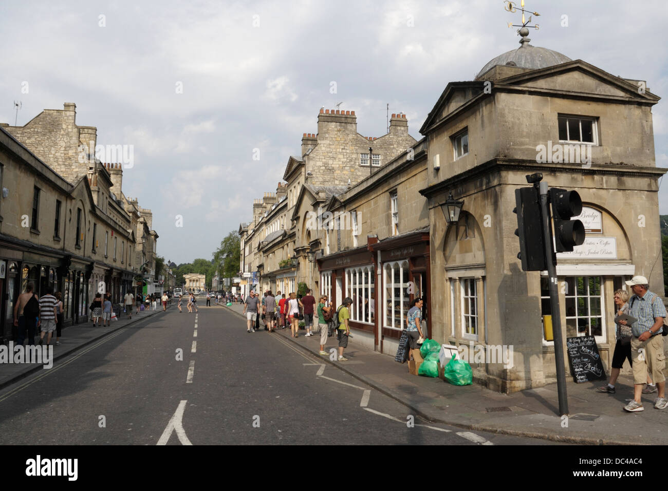 Pulteney Bridge dans le centre-ville de Bath Angleterre bâtiments géorgiens boutiques Banque D'Images Pulteney Bridge dans le centre-ville de Bath Angleterre bâtiments géorgiens boutiques Banque D'Images