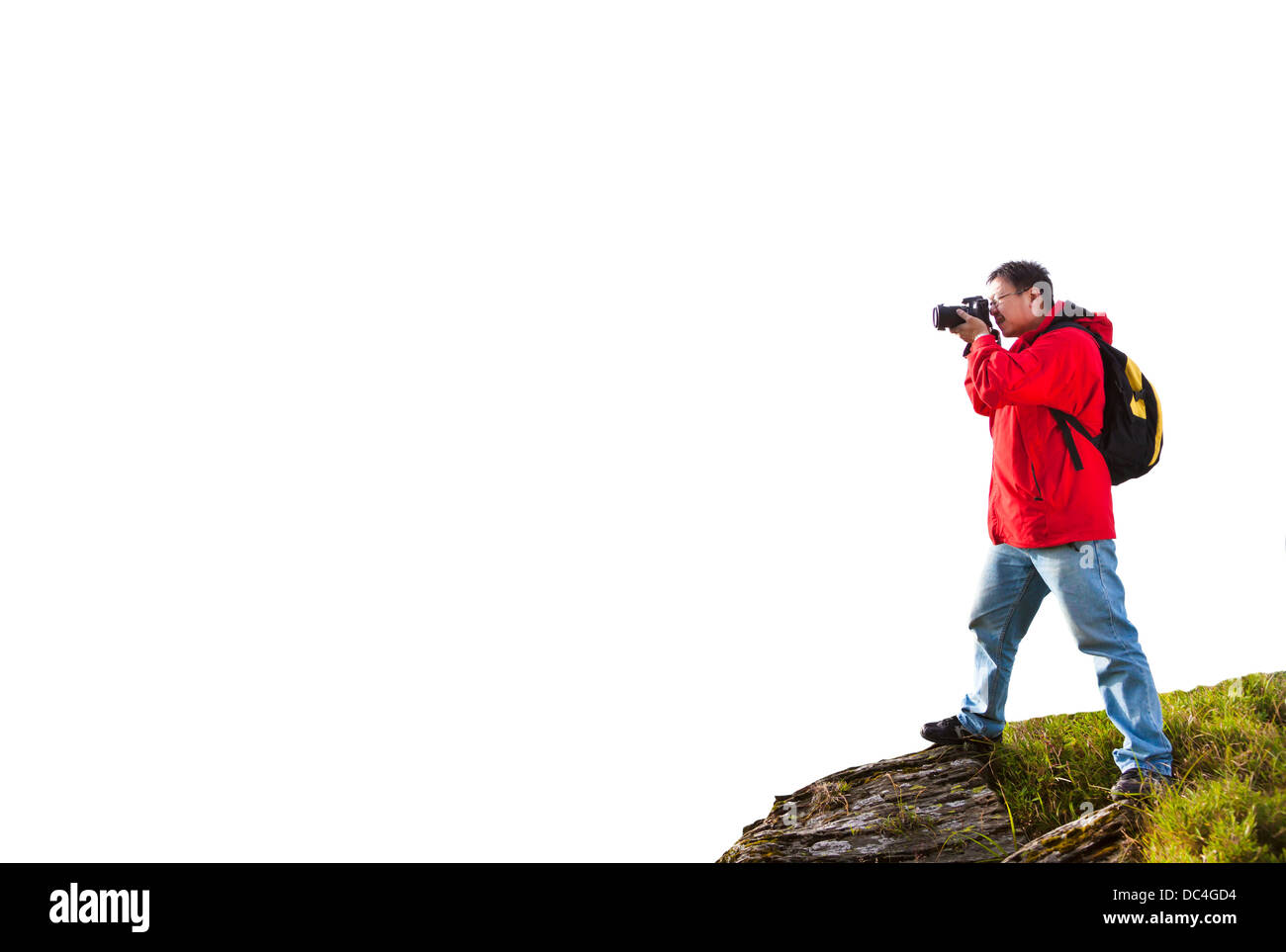 Photographe debout sur le sommet de la montagne isolated on white Banque D'Images