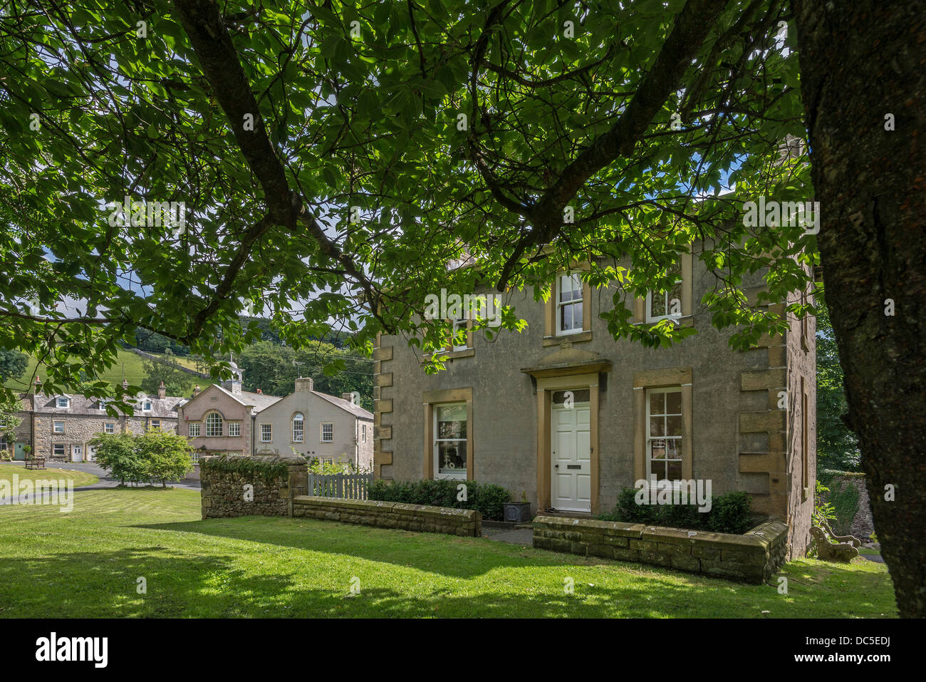 Le village de Langcliffe dans Yorkshire du nord, nord-ouest de l'Angleterre. Banque D'Images Le village de Langcliffe dans Yorkshire du nord, nord-ouest de l'Angleterre. Banque D'Images