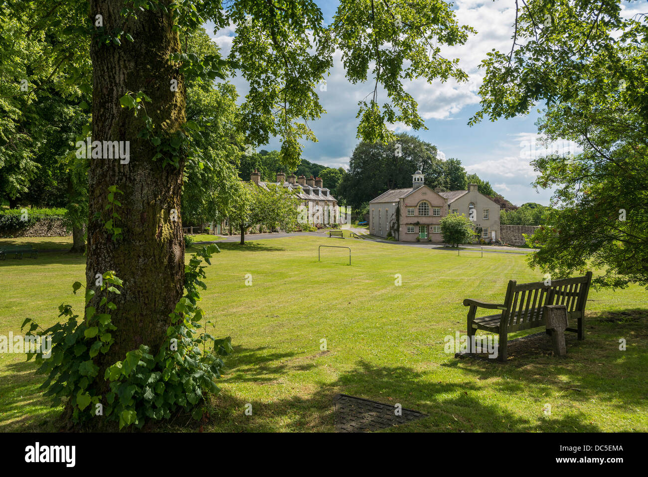 Le village de Langcliffe dans Yorkshire du nord, nord-ouest de l'Angleterre. Banque D'Images Le village de Langcliffe dans Yorkshire du nord, nord-ouest de l'Angleterre. Banque D'Images