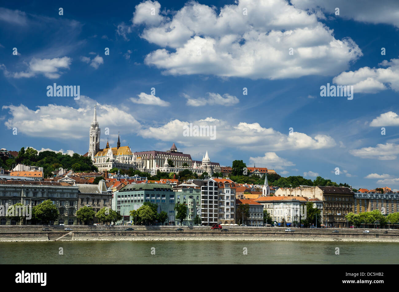 Quartier du Château de Buda et l'église de style gothique Matthias, monument de la vieille ville de Budapest. Banque D'Images