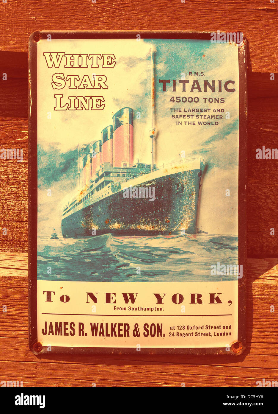 Plaque étain Vintage Voyage publicité du Titanic de Southampton à New York Banque D'Images