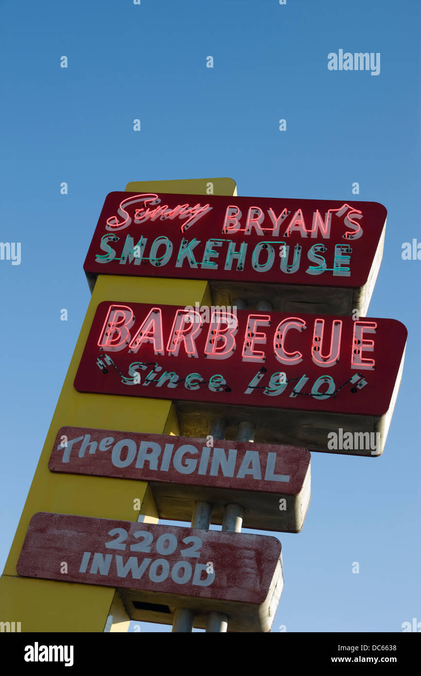 SONNY BRYAN'S BARBECUE SMOKEHOUSE INWOOD ROAD TEXAS USA Banque D'Images