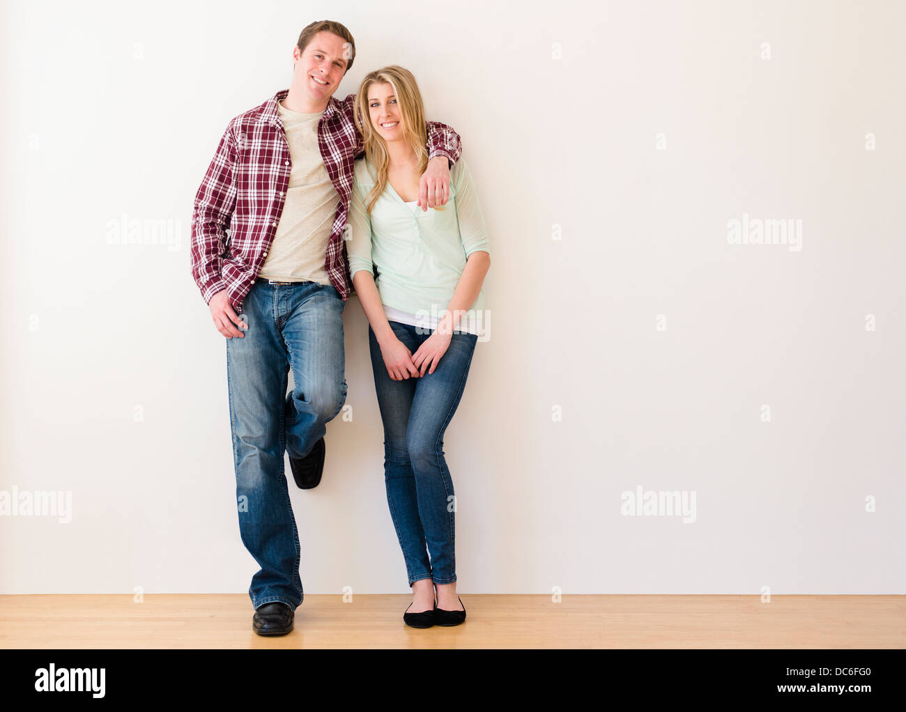 Portrait de couple embracing Banque D'Images