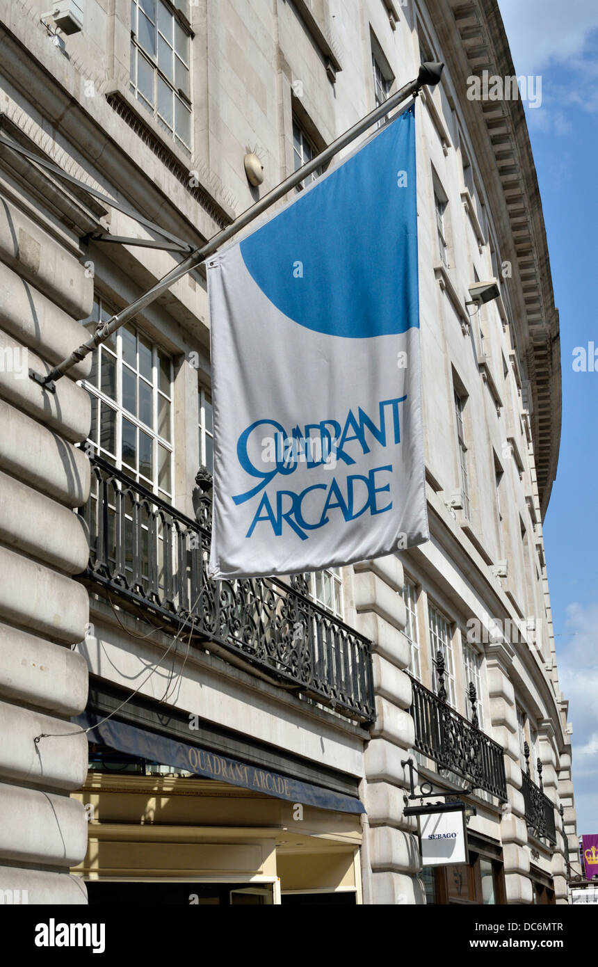Arcade Arcade commerçante quadrant dans Regent Street, London, UK. Banque D'Images