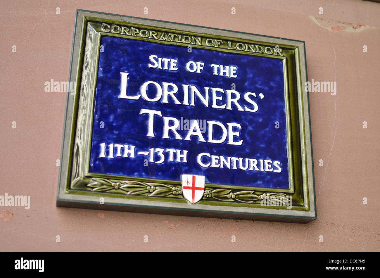 Blue plaque marquant l'emplacement de Loriners', le commerce de la volaille 1 , CE2,City of London, Londres, Royaume-Uni. Banque D'Images