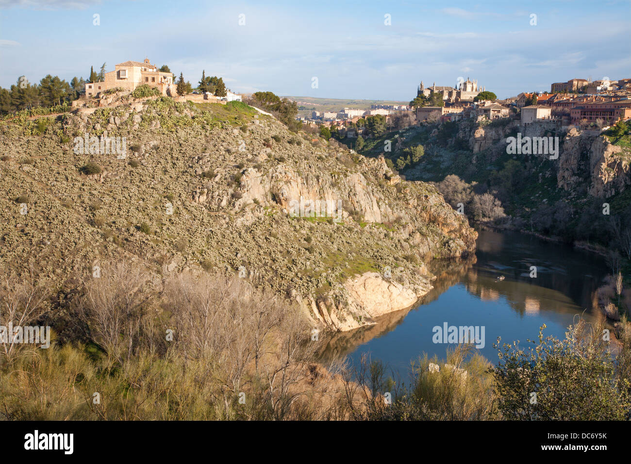 Toledo - vallée de la rivière Tajo en vertu de la ville Banque D'Images