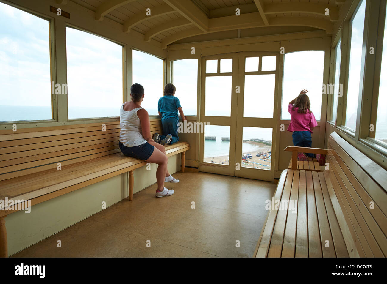 À l'intérieur d'un ascenseur sur la colline de l'est l'ascenseur funiculaire funiculaire le plus raide dans l'UK Rock-A-Nore Road Hastings Sussex Banque D'Images