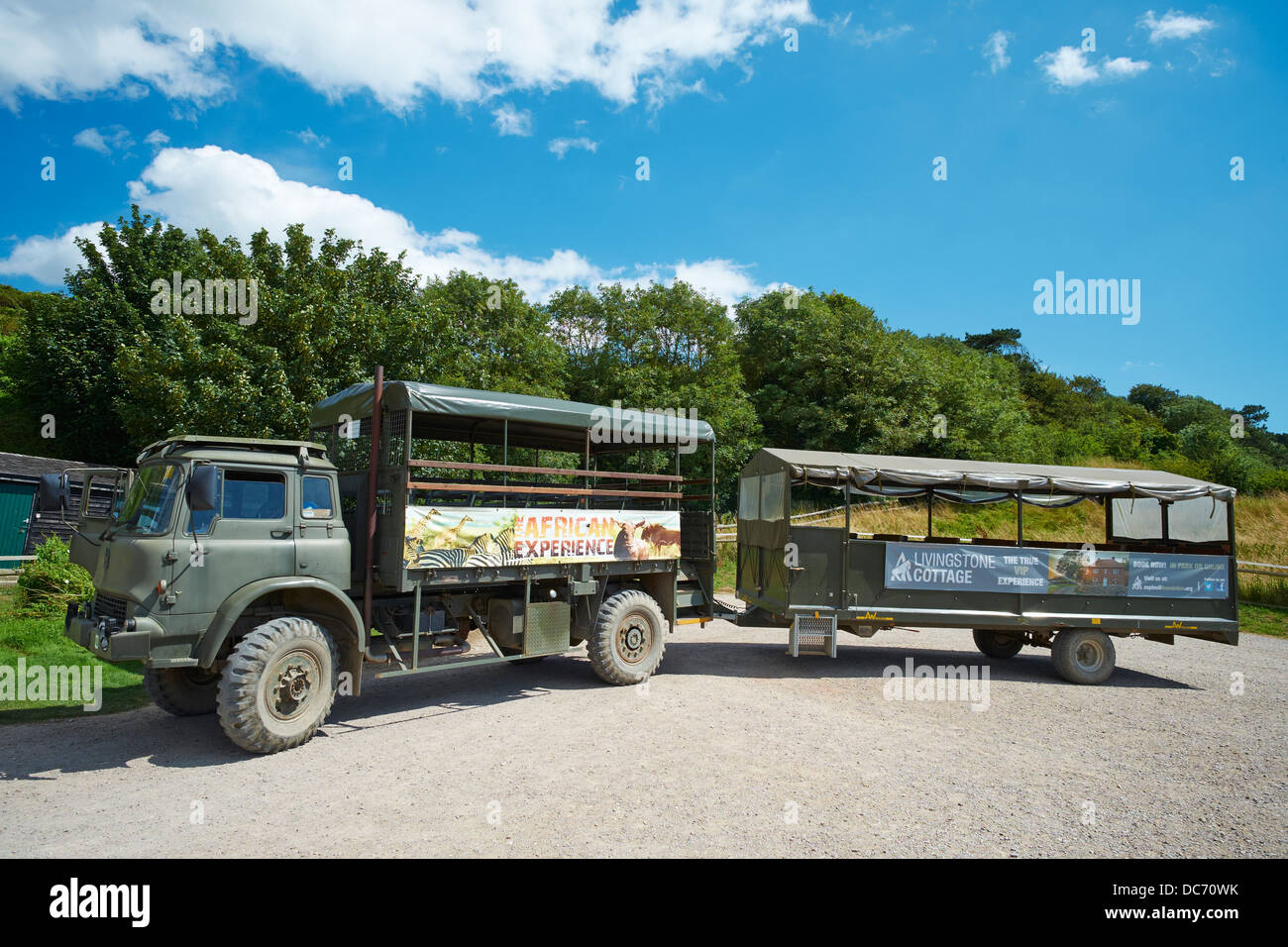 Bedford MJ style années 1980 Truck & Trailer Remorque Port Lympne Wild Animal Park près de Hythe Kent UK Banque D'Images