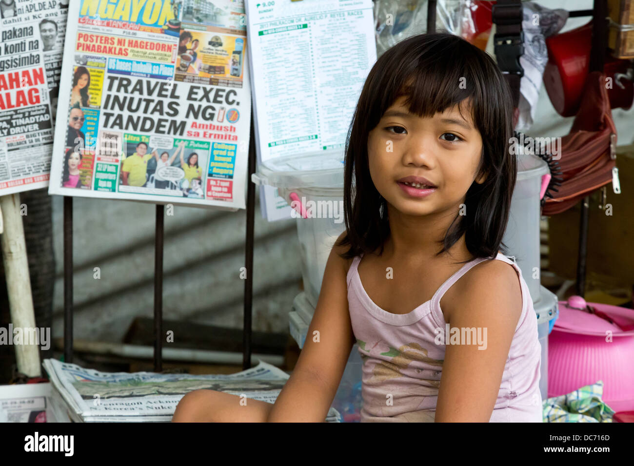 Petite fille à Manille, Philippines Banque D'Images