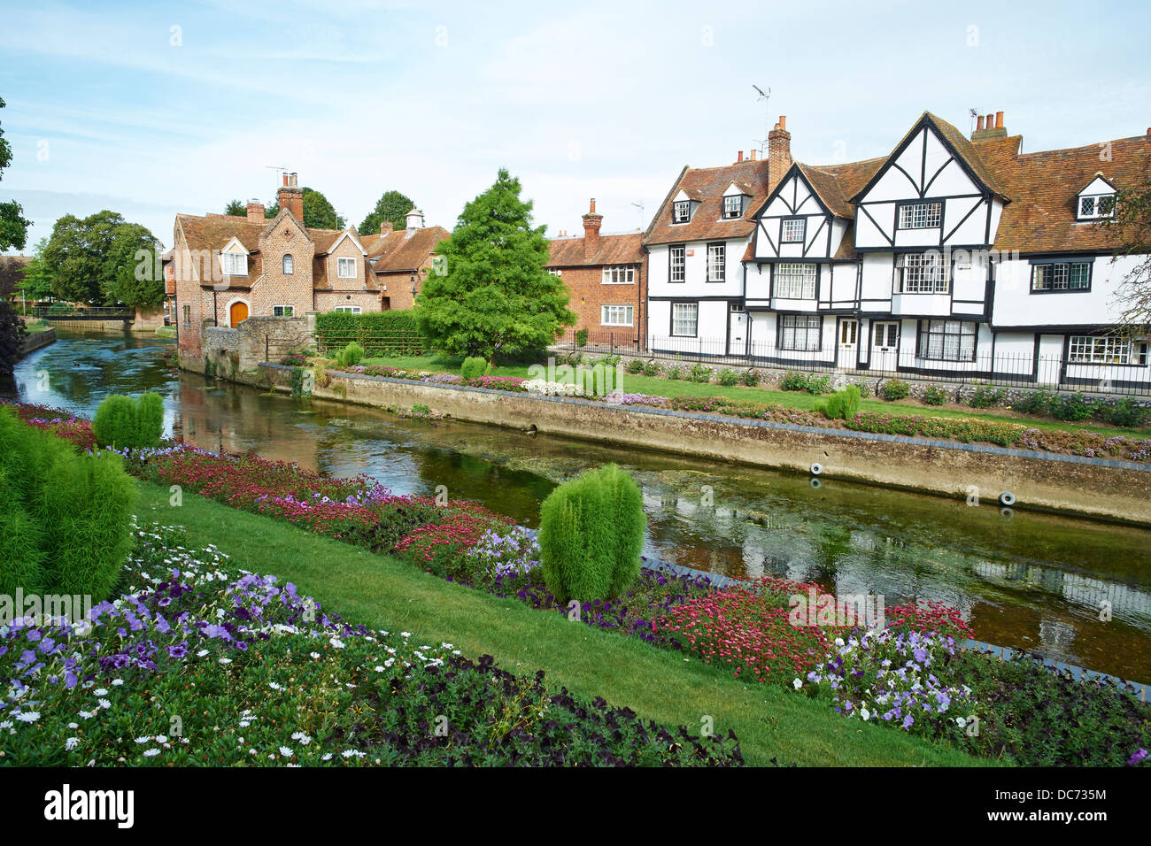 Rivière Stour longeant West Gate Gardens St Peters Street Canterbury Kent UK Banque D'Images