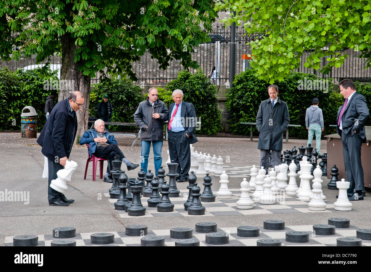 Genève les gens jouer aux échecs dans le parc,Genève, Suisse, Europe Banque D'Images