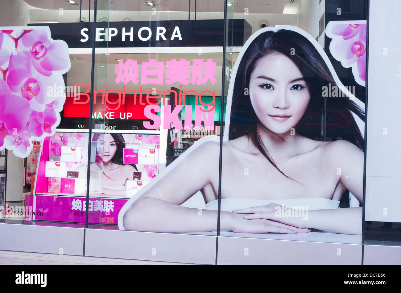 Sephora eclaircissant éclaircissant blanchiment dentaire cosmétique maquillage en vente à Shanghai Chine Banque D'Images