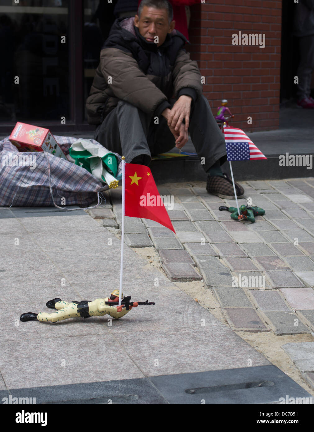 Chine v Nord Petits soldats en vente à Shanghai, Chine Banque D'Images
