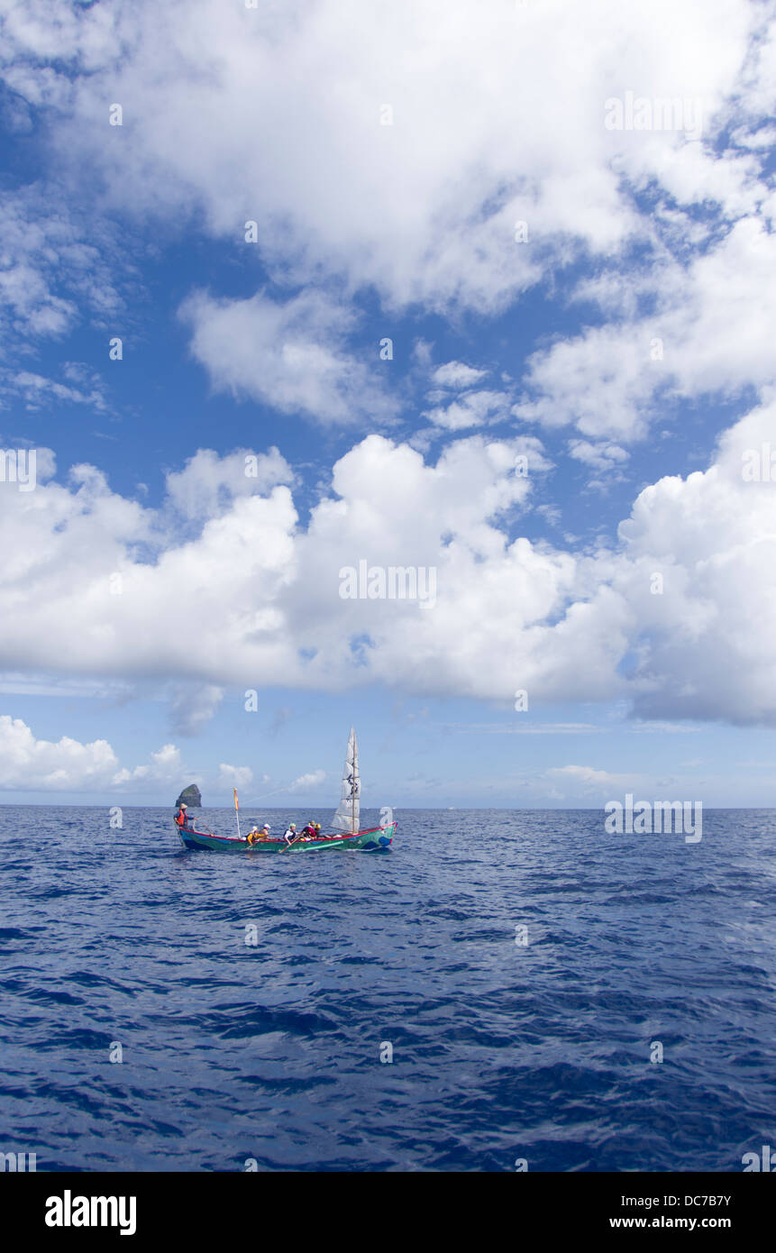 Sabani, course de bateaux entre l'île de Zamami dans le Port de Naha Keramas Okinawa, Japon Banque D'Images