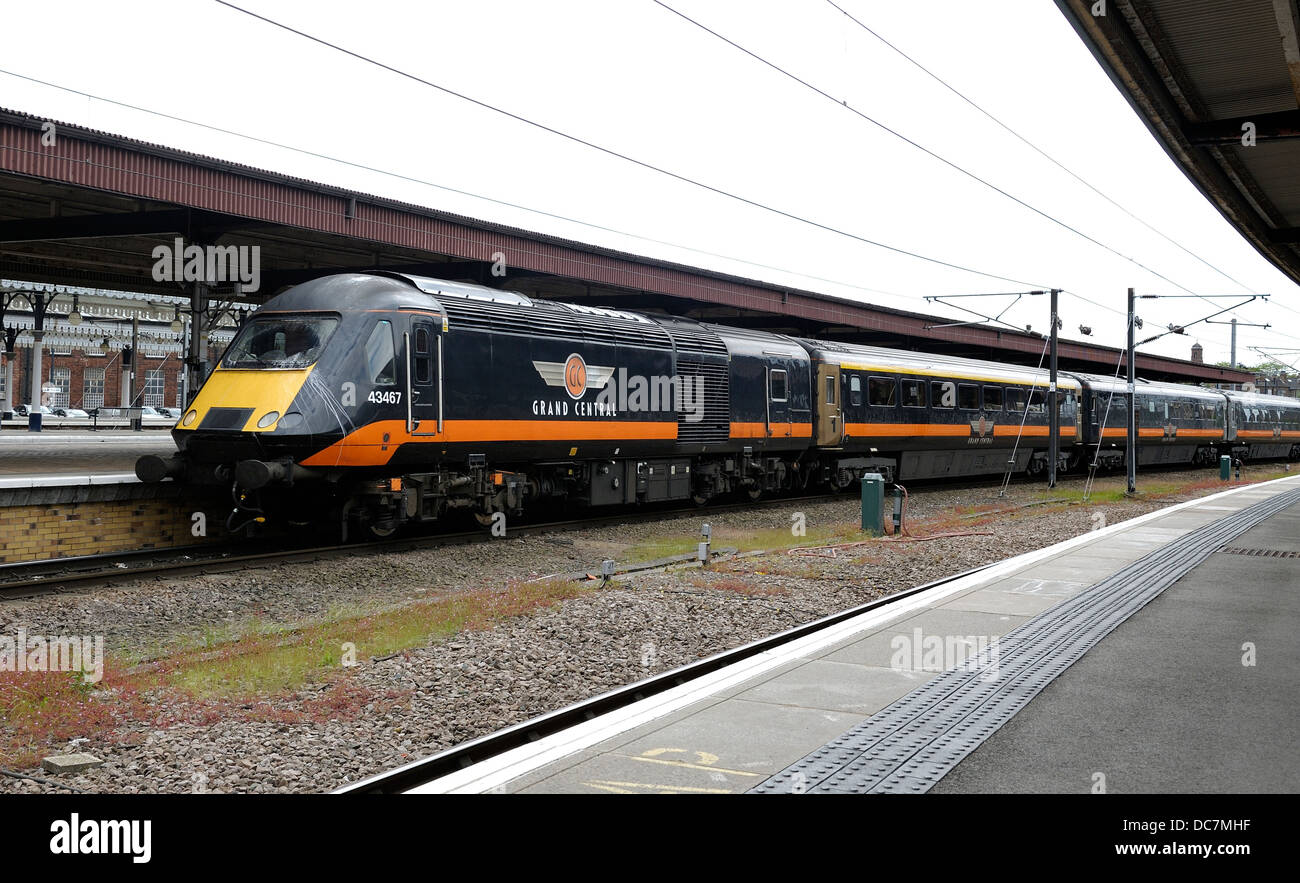 Service des trains Grand central à la gare de York England uk Banque D'Images