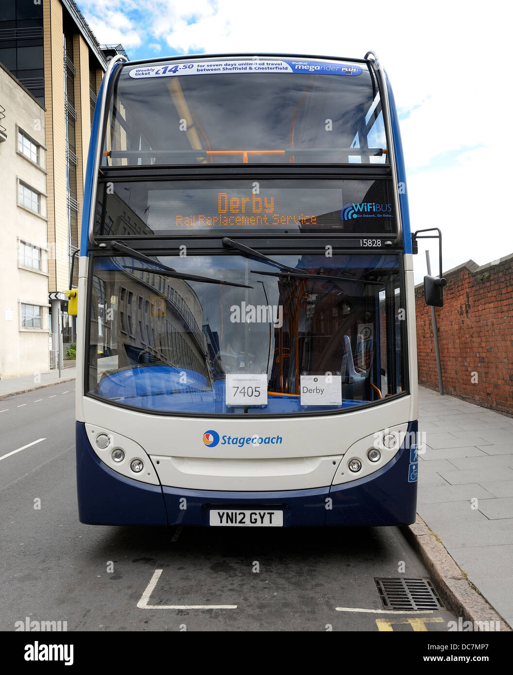 Un bus stagecoach sur un service de remplacement de rail à Derby utilisés pendant la rénovation de la gare de Nottingham, Angleterre, Royaume-Uni Banque D'Images
