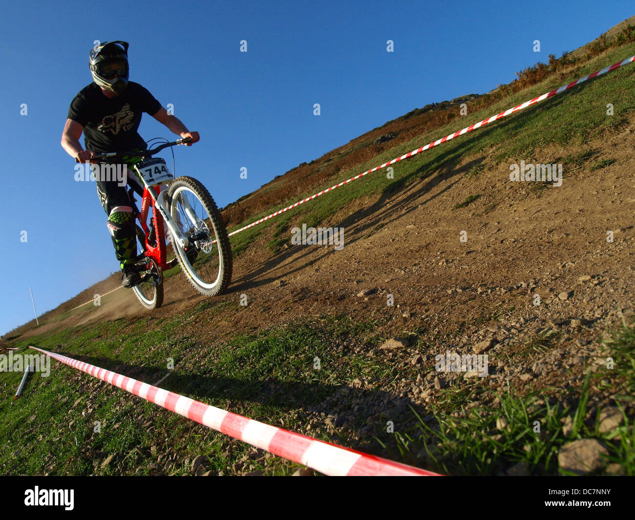 Du vélo de montagne sur piste poussiéreuse Banque D'Images