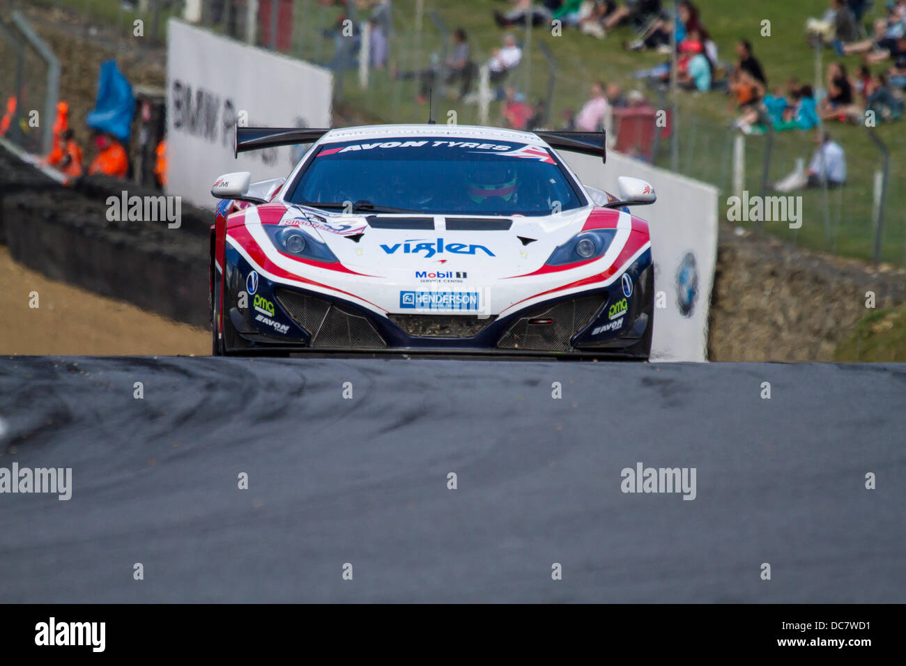 # 23 - United Autosports - Mclaren la position sur le dessus de Hailwood Hill au cours d'BritishGT à Brands Hatch en Angleterre Banque D'Images