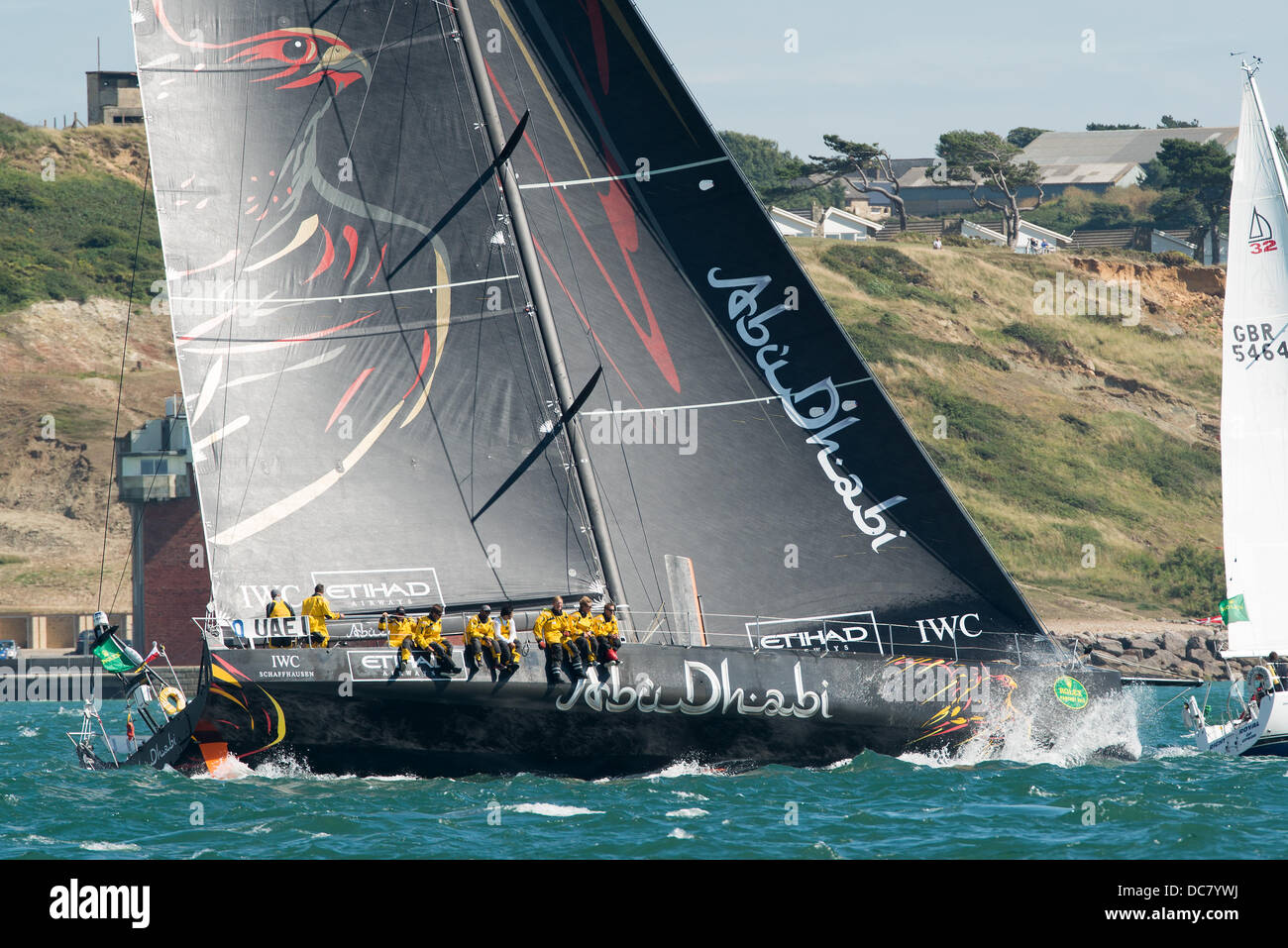 L'île de Wight, Royaume-Uni. Août 11, 2013. Abu Dhabi, une Volvo 70 dans la classe CK (EAU1 Numéro de voile) vue en gros au début de la Fastnet Race 2013 peu après, au départ de Cowes le 11 août 2013 Credit : MeonStock/Alamy Live News Banque D'Images