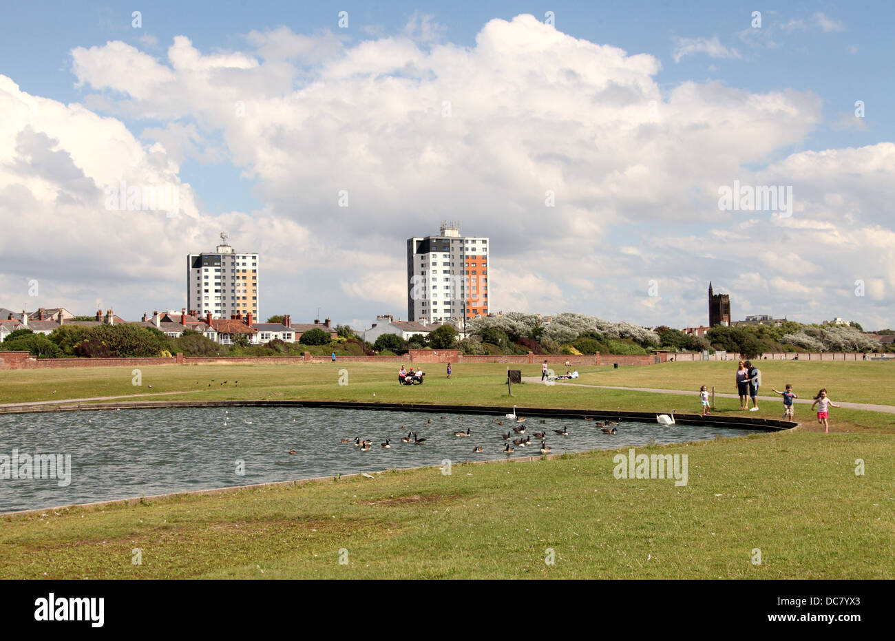 Crosby Coastal Park et du logement dans la région de Merseyside Lancashire Banque D'Images