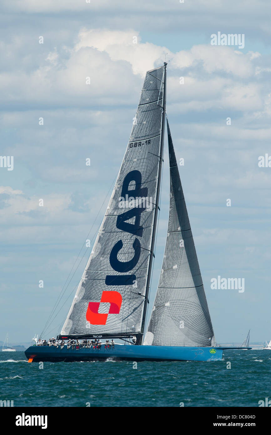 L'île de Wight, Royaume-Uni. Août 11, 2013. ICAP Leopard, un Farr 100 dans la classe CK1R (GBR) Numéro de voile sur toute la longueur au début de la Fastnet Race 2013 peu après, au départ de Cowes le 11 août 2013 Credit : MeonStock/Alamy Live News Banque D'Images