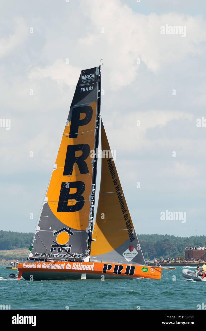 L'île de Wight, Royaume-Uni. Août 11, 2013. PRB, un 60 IMOCA (FRA85) Numéro de voile sur toute la longueur au début de la Fastnet Race 2013 peu après, au départ de Cowes le 11 août 2013 Credit : MeonStock/Alamy Live News Banque D'Images