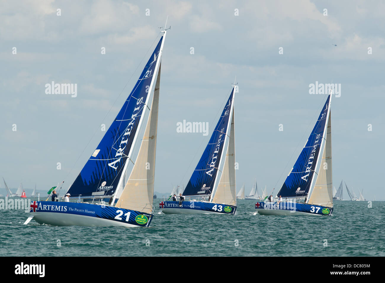 L'île de Wight, Royaume-Uni. Août 11, 2013. 21 Artemis, 43 et 37 en formation voile peu après, au départ de Cowes pour la Fastnet Race 2013 le 11 août 2013 Credit : MeonStock/Alamy Live News Banque D'Images