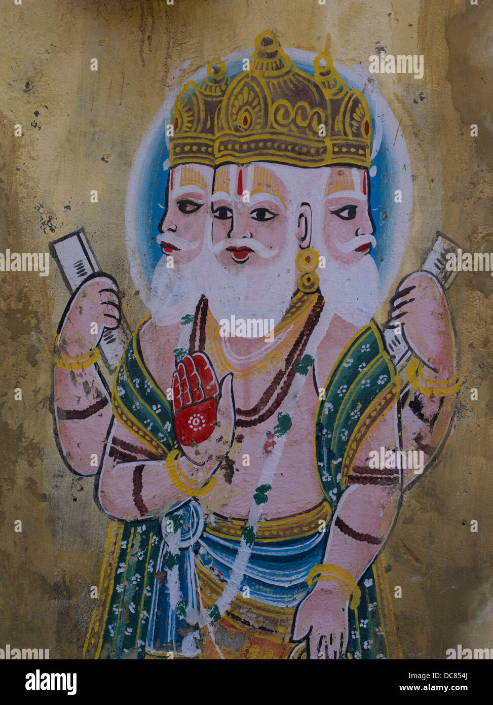 Dieu hindou Brahma, peint peinture murale sur les bâtiments situés sur les rives de la rivière Ganges - Varanasi, Uttar Pradesh, Inde Banque D'Images