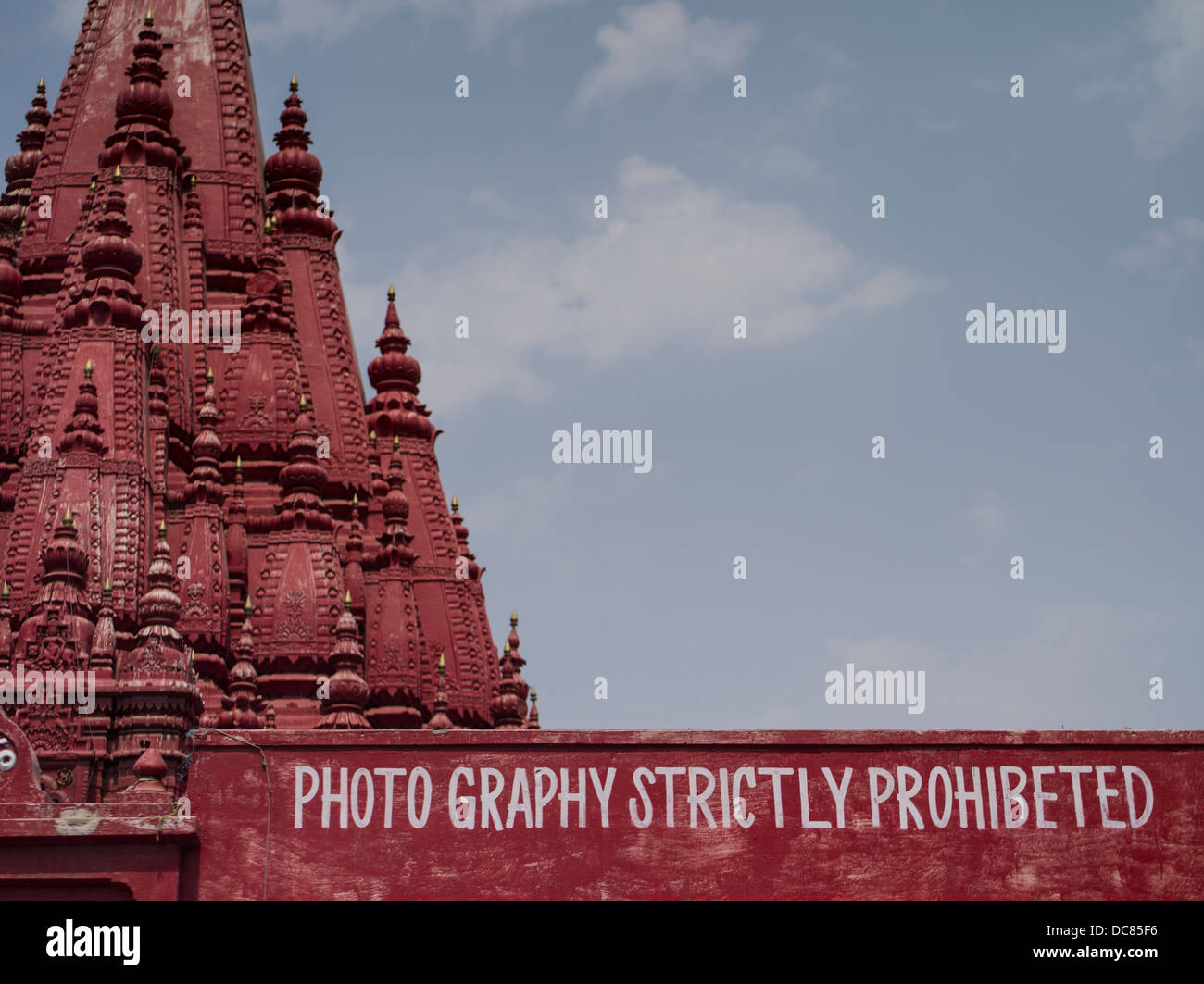 La Photo graphie '' Prohibeted strictement signer au temple - Varanasi, Inde Banque D'Images