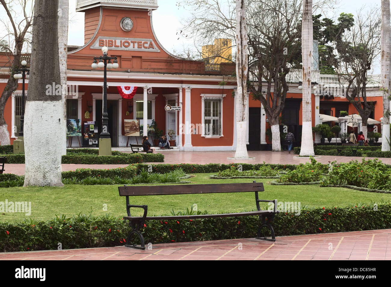 Le bâtiment Hemeroteca municipal dans le Parque Municipal de Barranco, à Lima, Pérou Banque D'Images