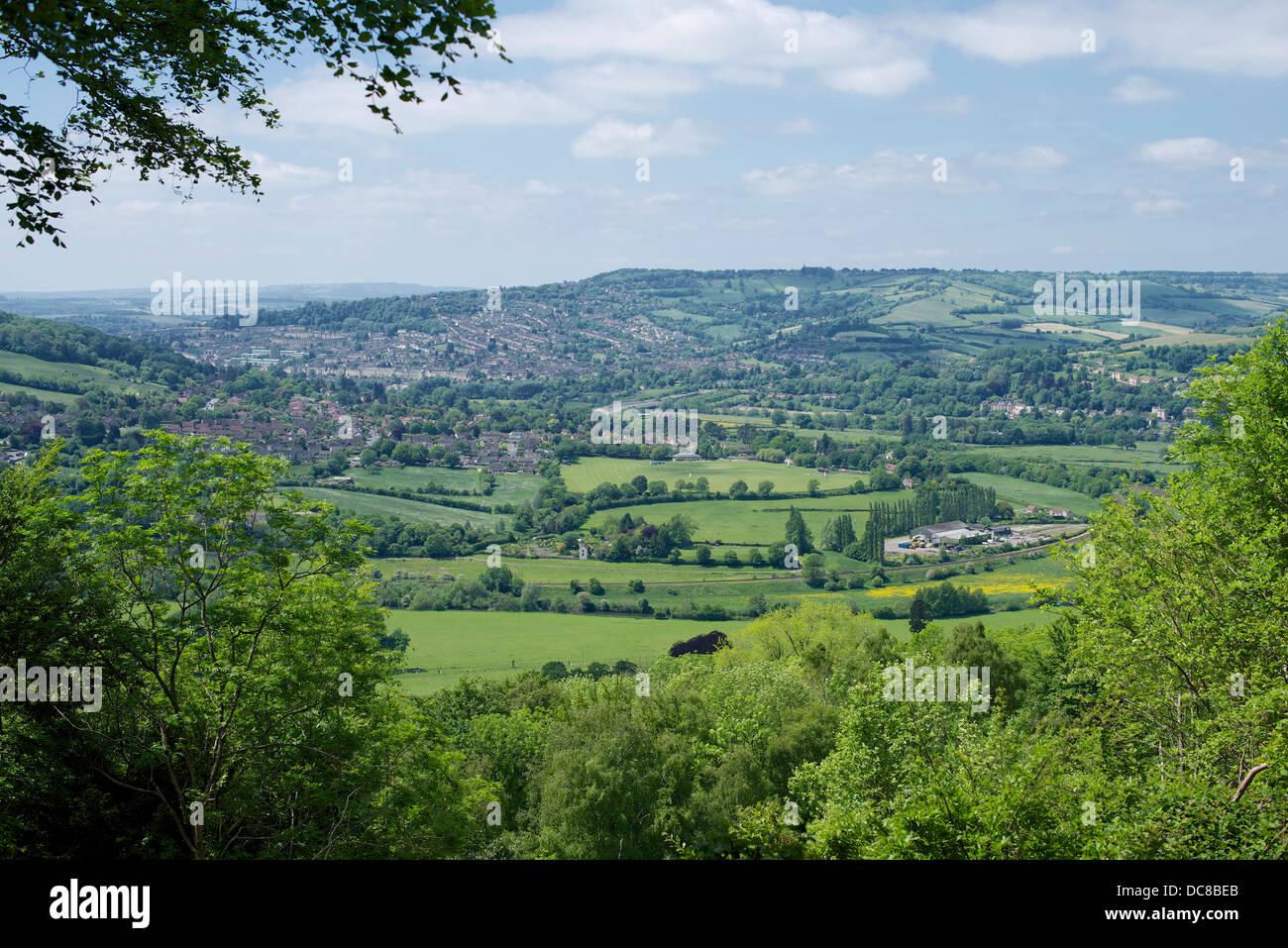 Vue du bois de montagne en direction de Bath ville géorgienne Somerset UK Banque D'Images