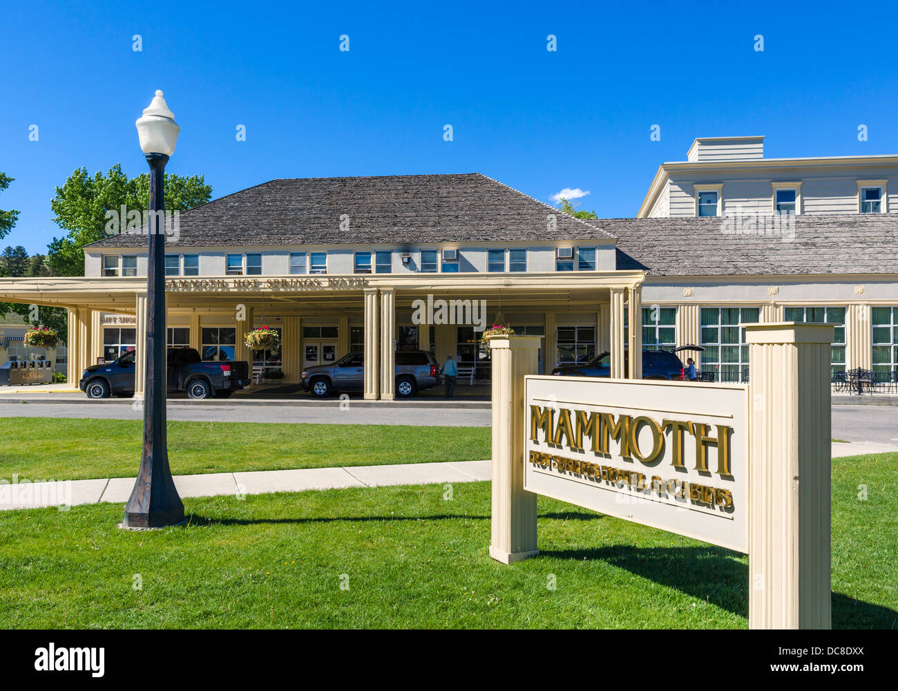Mammoth Hot Springs Hotel, le Parc National de Yellowstone, Wyoming, USA Banque D'Images