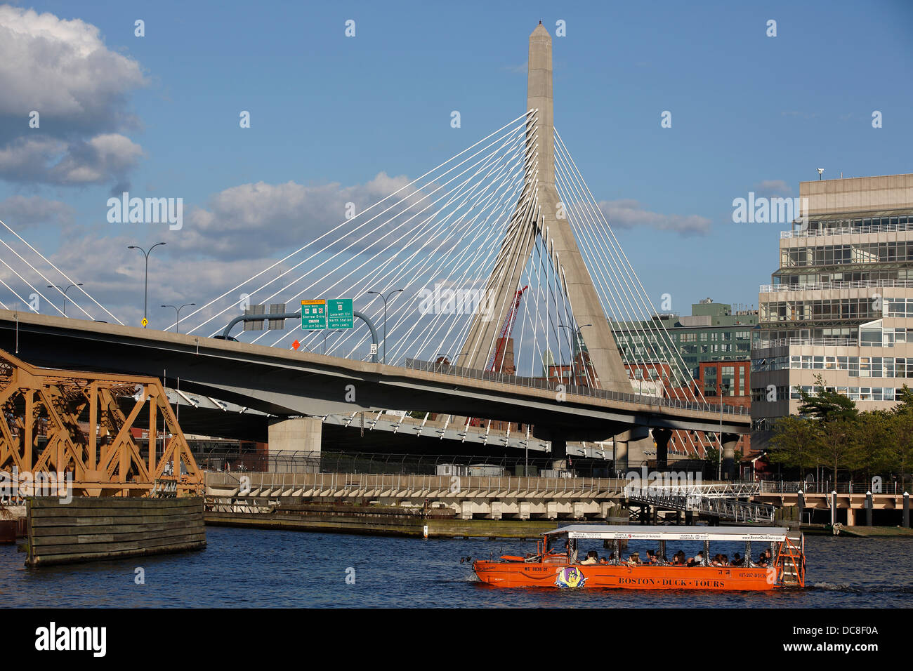 Leonard P. Zakim Bunker Hill Pont sur la Charles River à Boston, Massachusetts Banque D'Images