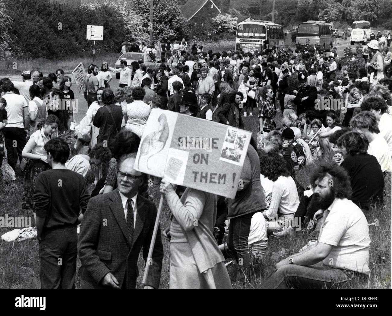 Les militants des droits des animaux pour protester contre Shamrock Farm en petites Dole près de Henfield en 1983 Banque D'Images