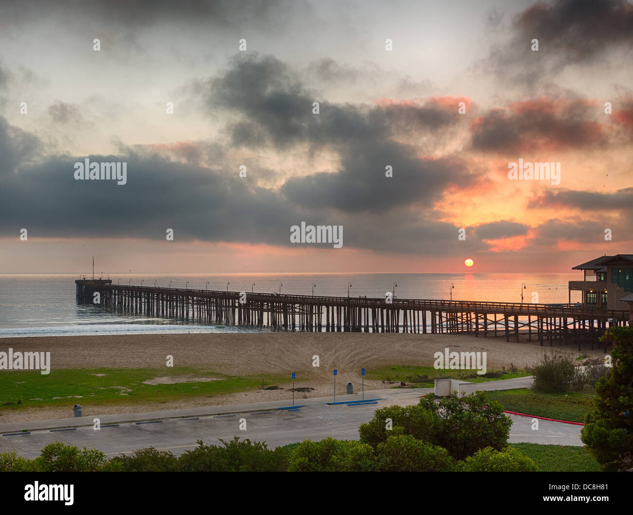 Jetée de Ventura en Californie, Etats-Unis côte au coucher du soleil Banque D'Images