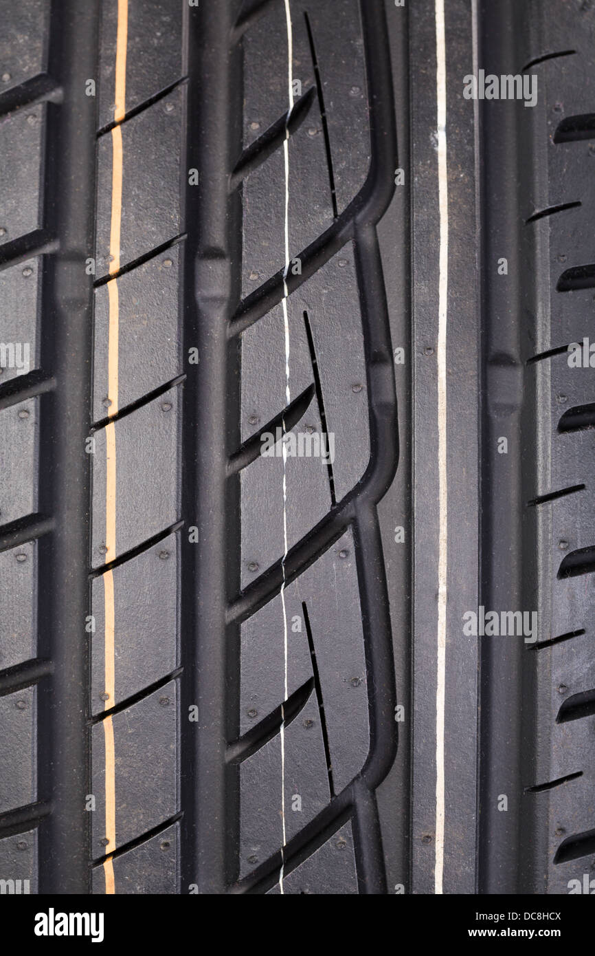 Close-up ou de l'image de la bande de roulement des pneus du véhicule neuf Banque D'Images