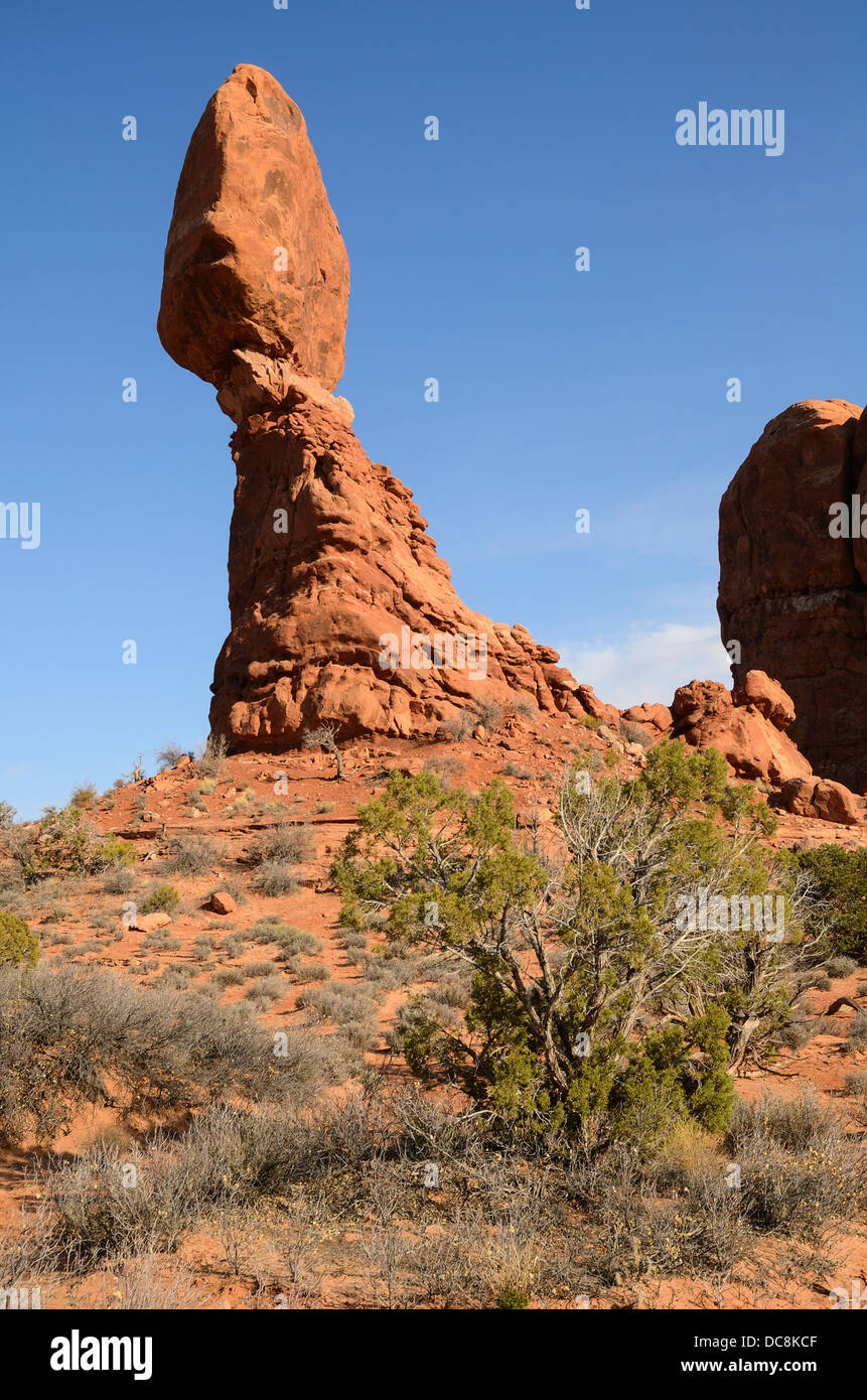 Lumière du soir sur Balanced Rock à Arches National Park, Utah, USA Banque D'Images