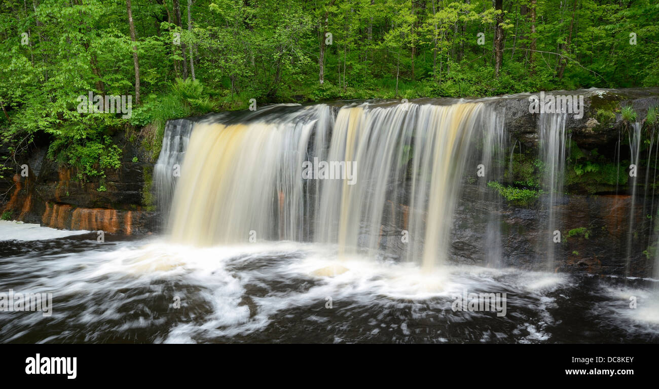 Wolf Creek Falls, à l'interdiction de la State Park, Minnesota, USA Banque D'Images