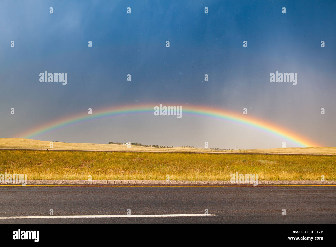 Avant qu'une grosse tempête dans la prairie dans le Wyoming aux USA Banque D'Images