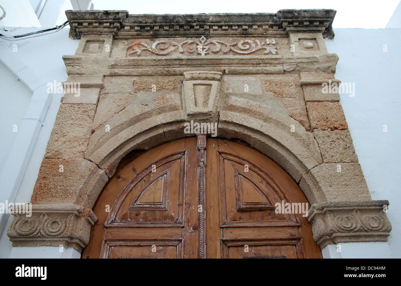 Porte de pierre sculptés à Lindos, Rhodes, Grèce Banque D'Images