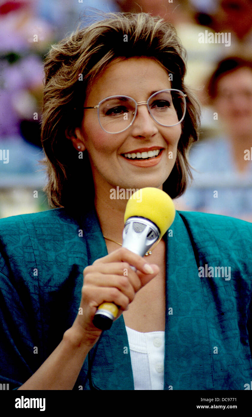 L'ancien présentateur de télévision Ilona Christen, photographié le 28 juin en 1987. Elle est décédée à l'âge de 58 ans en 2009 après une chute grave. Banque D'Images