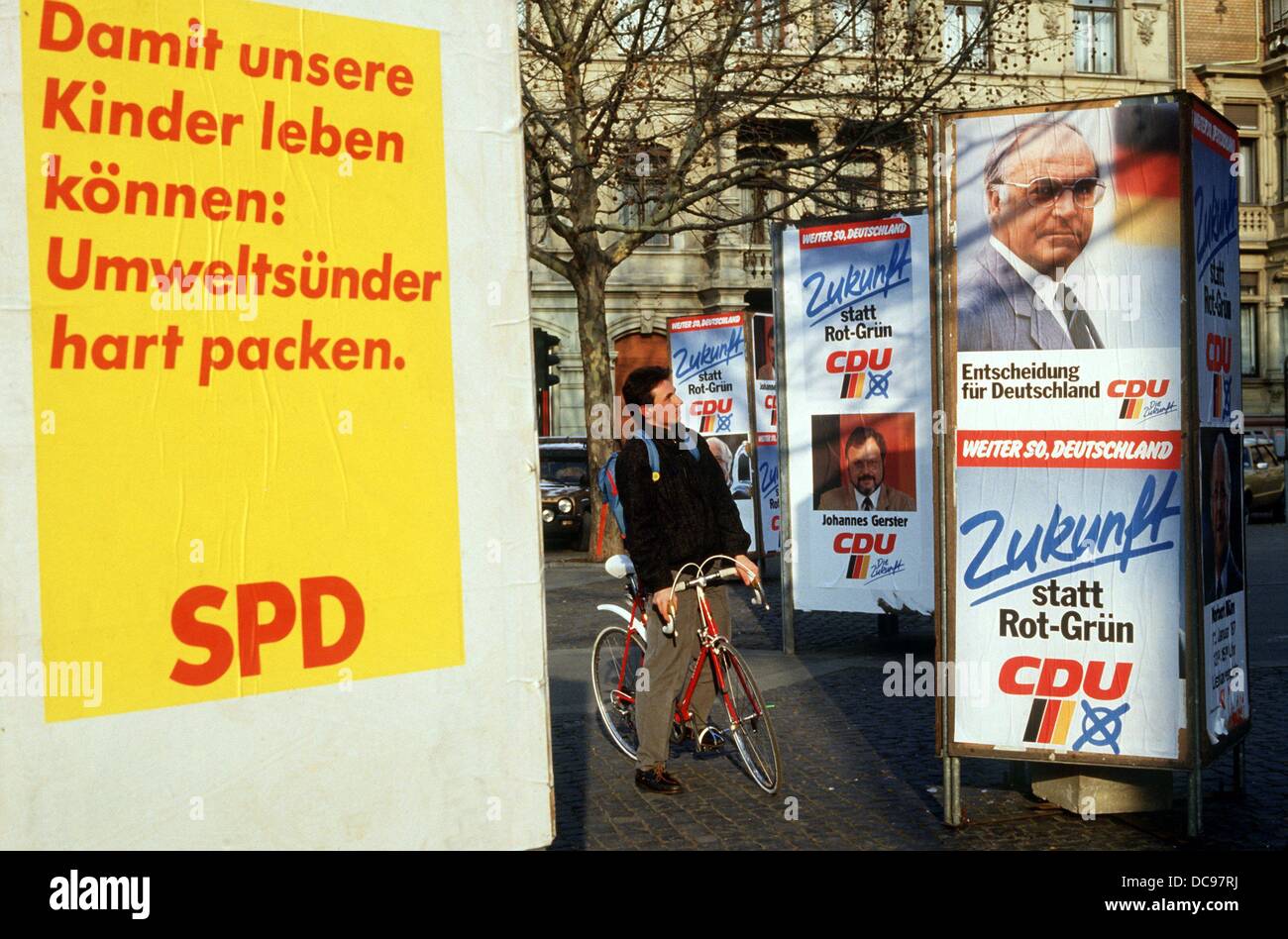 Affiches des parties à l'occasion de la campagne de l'élection du Bundestag en janvier 1987 à Mayence. Banque D'Images