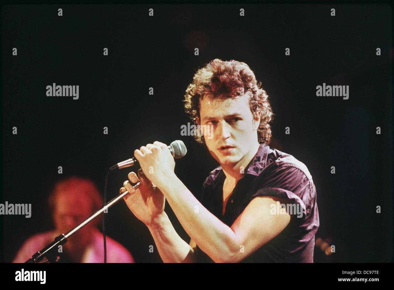 Chanteur et auteur-compositeur Wolfgang Niedecken du dialecte groupe 'BAP' de Cologne le 15 mars en 1986 à Essen. Banque D'Images