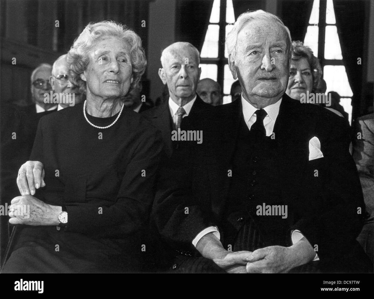Le président de la Deutsche Bank Hermann Josef Abs et de son épouse Georgette le 16 octobre en 1986 à Frankfurt am Main. Banque D'Images